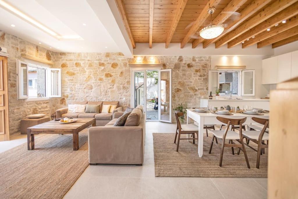 Emily's House * Καστελλάνοι
